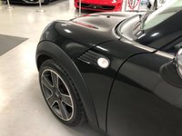 USED 2009 59 MINI CONVERTIBLE 1.6 COOPER 2d 120 BHP * PARKING SENSORS * CLIMATE * BLUETOOTH * 17 INCH ALLOY WHEELS *