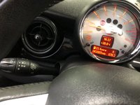 USED 2009 59 MINI CONVERTIBLE 1.6 COOPER 2d 120 BHP * PARKING SENSORS * CLIMATE * BLUETOOTH * 17 INCH ALLOY WHEELS *