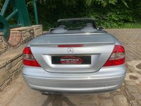 USED 2009 09 MERCEDES-BENZ CLK 1.8 CLK200 KOMPRESSOR SPORT 2d 181 BHP STUNNING LOW MILEAGE CONVERTIBLE- PERFECT FOR THE GREAT BRITISH SUMMERTIME !!!!  AUTOMATIC/PADDLE SHIFT - FULL BLACK HEATED LEATHER -  SERVICE HISTORY