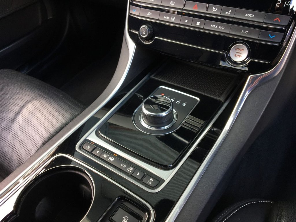 USED 2017 17 JAGUAR XE 2.0 R-SPORT 4d 178 BHP 