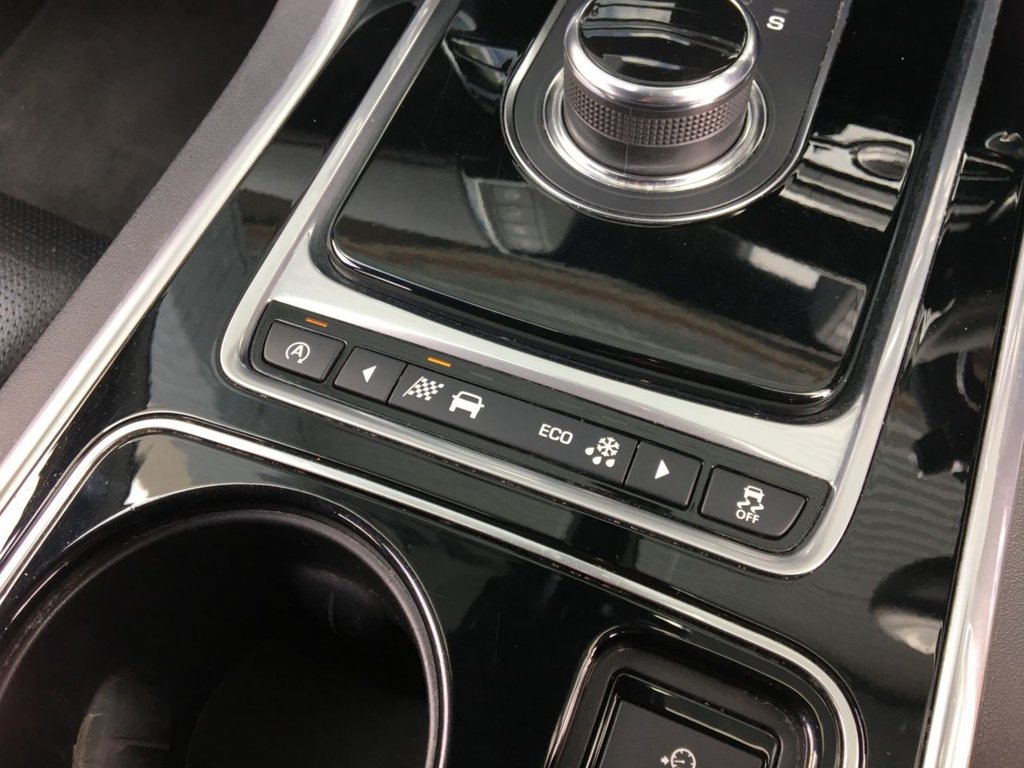 USED 2017 17 JAGUAR XE 2.0 R-SPORT 4d 178 BHP 
