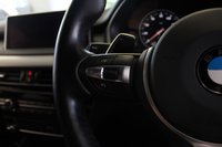 USED 2018 68 BMW X6 3.0 XDRIVE30D M SPORT 4d AUTO 255 BHP FINISHED IN STUNNING METALLIC GREY WITH ELECTRICALLY ADJUSTABLE FULL BLACK LEATHER HEATED SEATS WITH MEMORY PACK PLUS LUMBAR SUPPORT + 1 OWNER FROM NEW WITH A FULLY DOCUMENTED BMW MAIN DEALER SERVICE HISTORY AND THE BALANCE OF BMW'S MANUFACTURERS WARRANTY UNTIL OCTOBER 2021 + PROFESSIONAL SATELLITE NAVIGATION AND MEDIA + DRIVING ASSISTANT + DAB DIGITAL RADIO + BLUETOOTH MEDIA + HARMON KARDON SURROUND SOUND SYSTEM + HEATED FRONT AND REAR SEATS + HEAD UP DISPLAY + VOICE COMMAND + 360 VIEW CAMERA