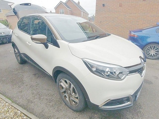 View our RENAULT CAPTUR