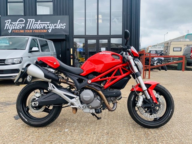 2012 12 Ducati Monster 696 + 