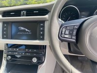 USED 2016 16 JAGUAR XF 2.0 PORTFOLIO 4d 177 BHP Ivory Heated/Memory Leather