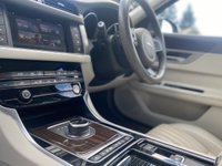 USED 2016 16 JAGUAR XF 2.0 PORTFOLIO 4d 177 BHP Ivory Heated/Memory Leather