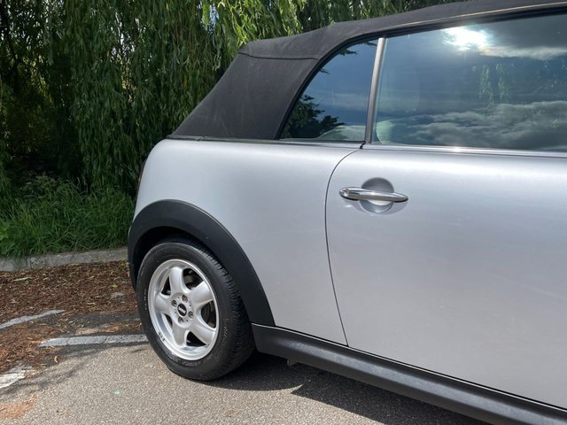 View our MINI CONVERTIBLE