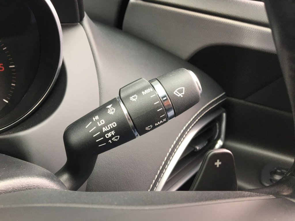 USED 2016 16 JAGUAR XE 2.0 R-SPORT D AWD 4d 178 BHP 