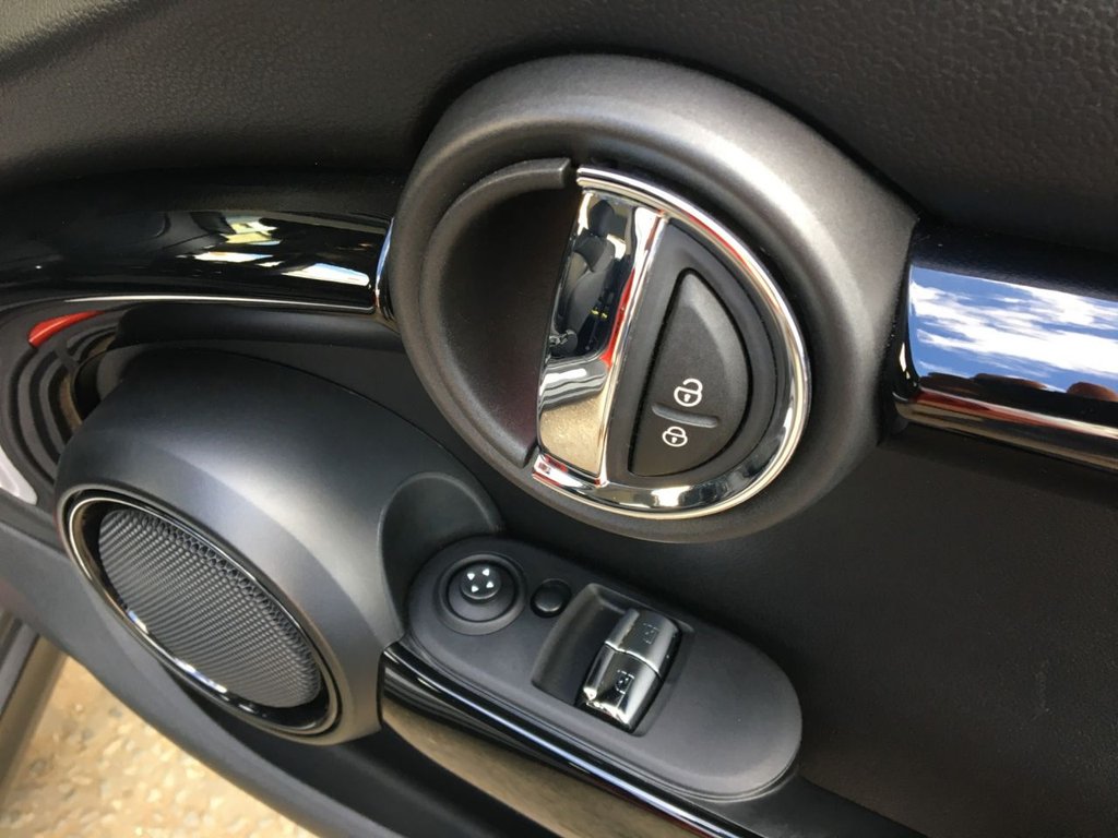 USED 2017 67 MINI HATCH COOPER 2.0 COOPER S 3d 189 BHP 
