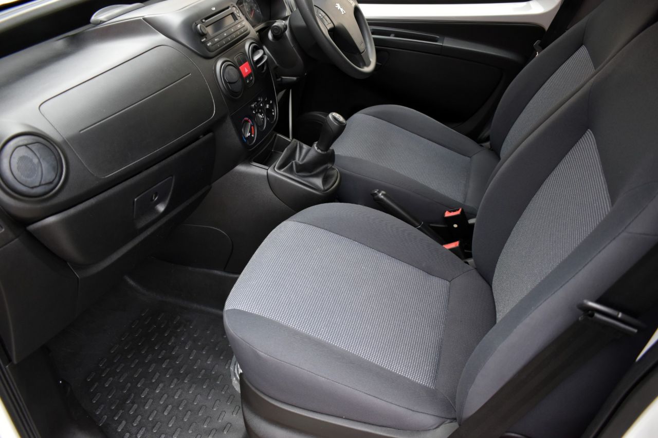 17 Peugeot Bipper Hdi Professional 8 490