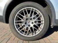 USED 2011 T PORSCHE CAYENNE 3.0 S HYBRID TIPTRONIC S 5d 333 BHP REAR ENTERTAINMENT, PIRELLI TYRES