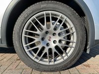 USED 2011 T PORSCHE CAYENNE 3.0 S HYBRID TIPTRONIC S 5d 333 BHP REAR ENTERTAINMENT, PIRELLI TYRES