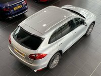 USED 2011 T PORSCHE CAYENNE 3.0 S HYBRID TIPTRONIC S 5d 333 BHP REAR ENTERTAINMENT, PIRELLI TYRES