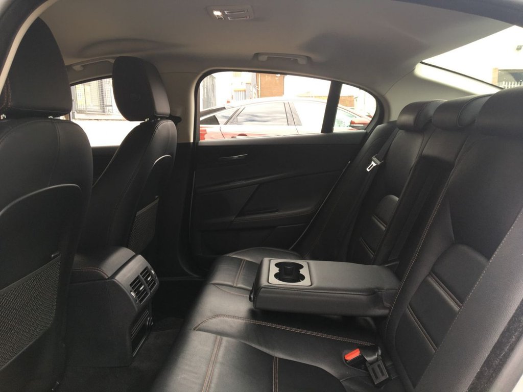 USED 2016 66 JAGUAR XE 2.0 PRESTIGE 4d 161 BHP 