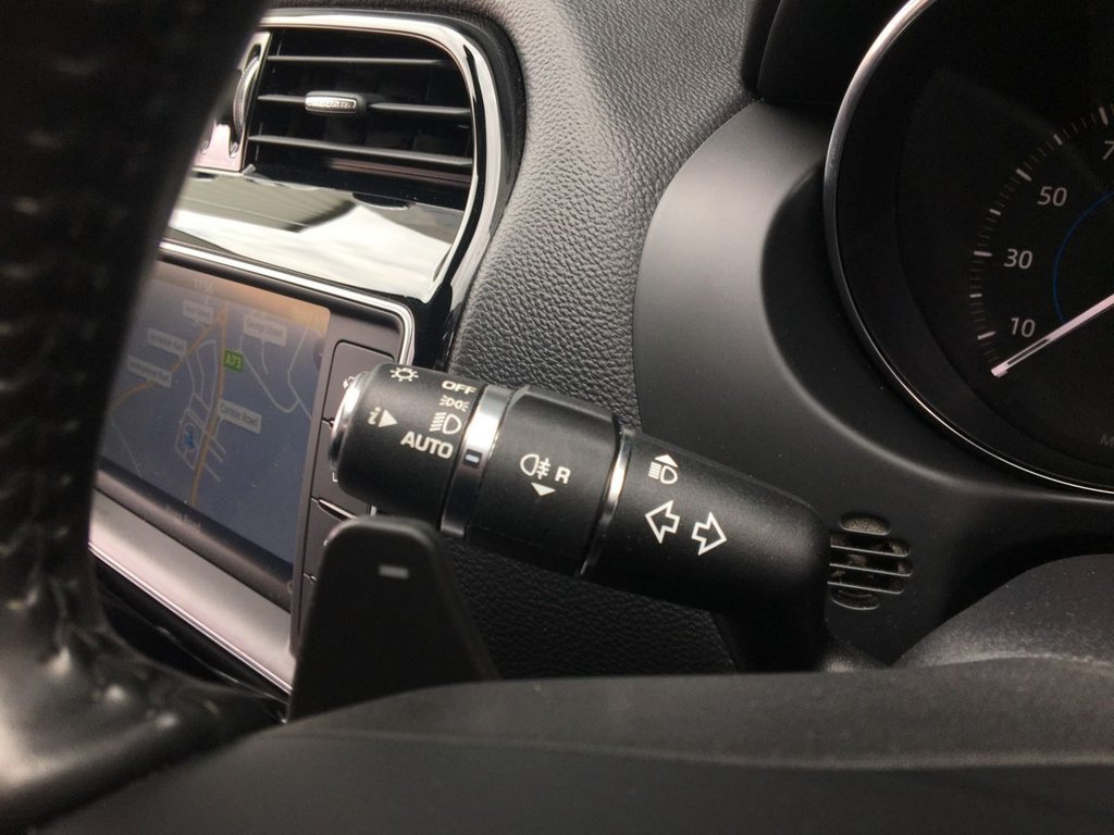 USED 2016 66 JAGUAR XE 2.0 PRESTIGE 4d 161 BHP 