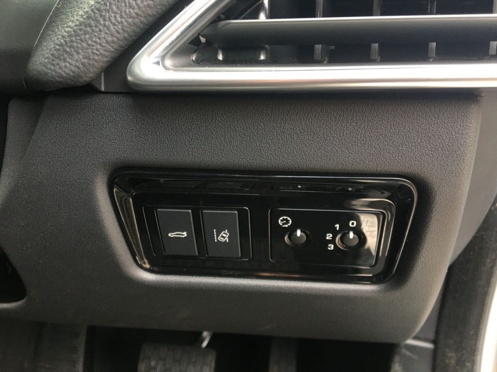 USED 2016 66 JAGUAR XE 2.0 PRESTIGE 4d 161 BHP 