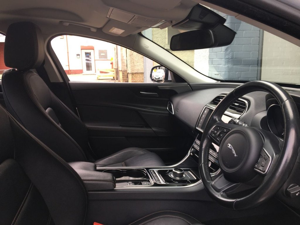 USED 2016 66 JAGUAR XE 2.0 PRESTIGE 4d 161 BHP 
