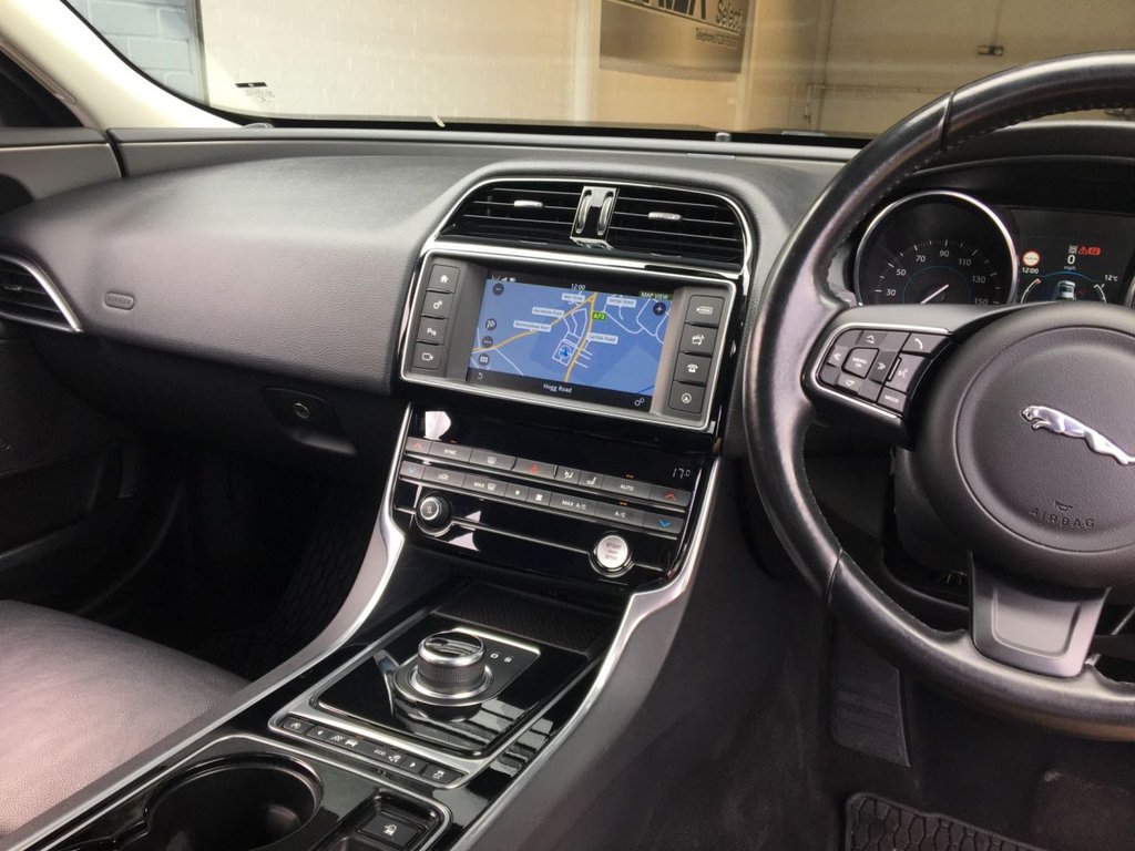 USED 2016 66 JAGUAR XE 2.0 PRESTIGE 4d 161 BHP 