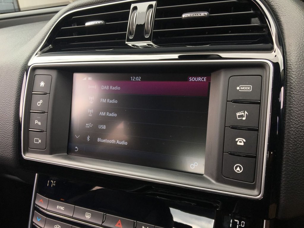 USED 2016 66 JAGUAR XE 2.0 PRESTIGE 4d 161 BHP 