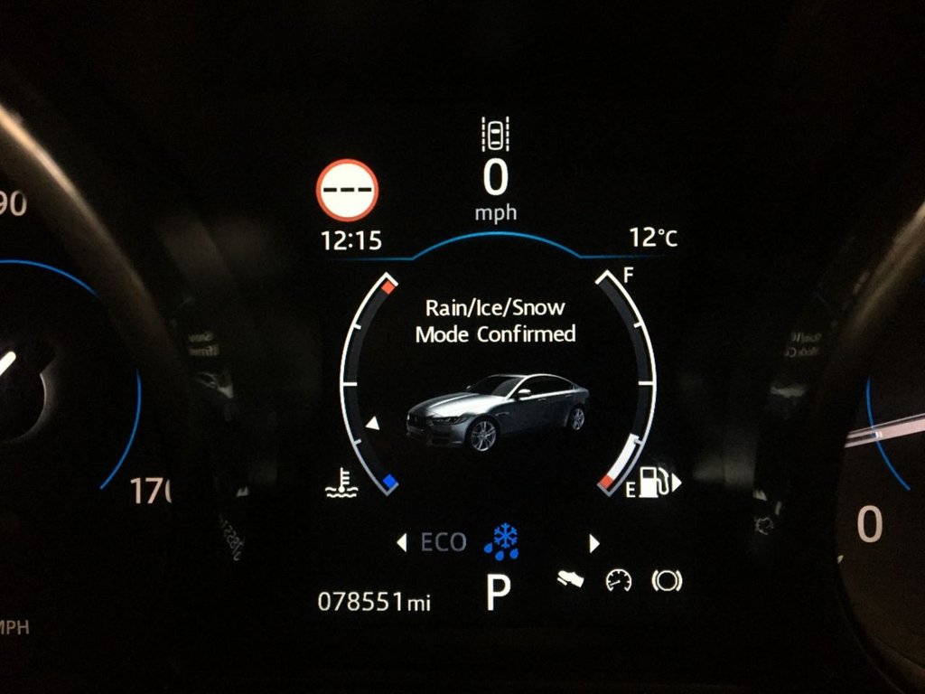USED 2016 66 JAGUAR XE 2.0 PRESTIGE 4d 161 BHP 