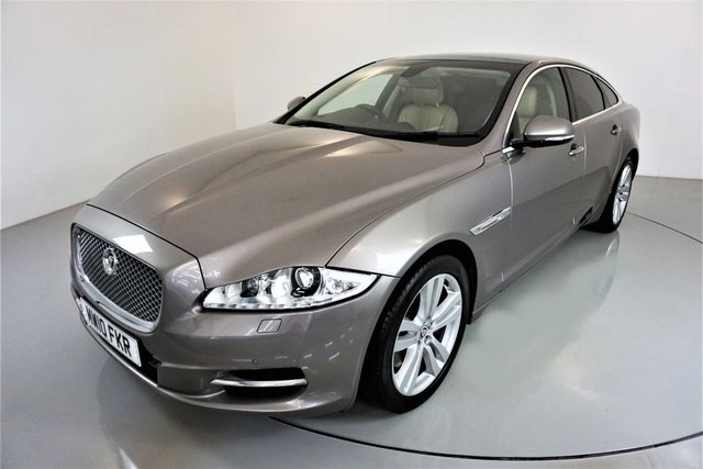 2010 10 Jaguar Xj 3.0 D V6 PREMIUM LUXURY SWB 4d AUTO 275 BHP-2 OWNER CAR-FANTASTIC SERVICE HISTORY-REVERSE CAMERA-SATNAV-ELECTRIC HEATED MEMORY LEATHER SEATS-BLUETOOTH-HEATED STEERING WHEEL-PANORAMIC GLASS SUNROOF-CLIMATE CONTROL-CRUISE CONTROL-DAB RADIO