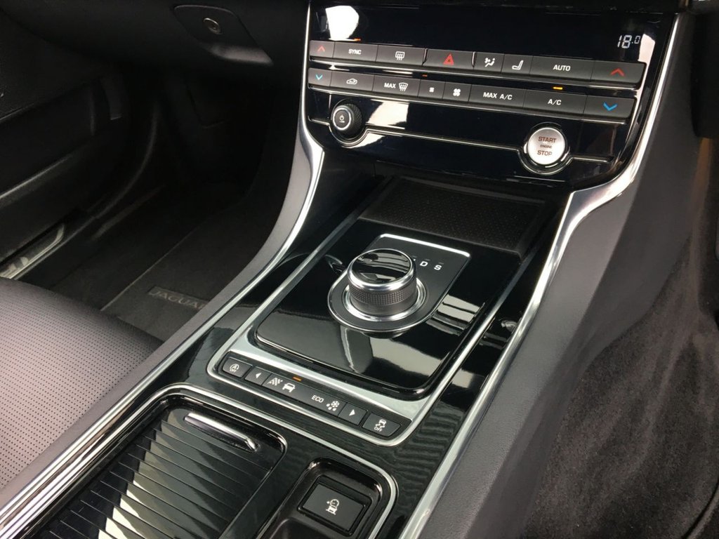 USED 2018 68 JAGUAR XE 2.0 R-SPORT 4d 198 BHP 