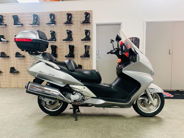 2010 10 Honda Silverwing A-7 