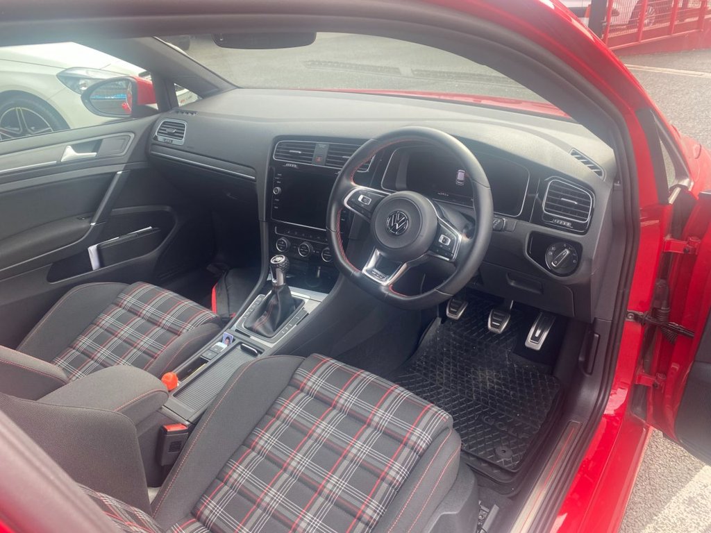 USED 2019 P VOLKSWAGEN GOLF 2.0 GTI PERFORMANCE TSI 3d 242 BHP GTI PERFORMANCE PACK