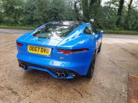 USED 2017 67 JAGUAR F-TYPE 5.0 V8 R AWD 2d 543 BHP PAN ROOF+CARBON ALLOYS+KEYLESS