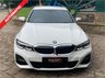 USED 2019 69 BMW 3 SERIES 2.0 320D M SPORT 4d 188 BHP STUNNING (NEW SHAPE) HUGE SPECIFICATION BMW 320 D M/SPORT AUTOMATIC - FINISHED IN FROZEN BRILLIANT WHITE WITH FULL BLACK LEATHER INTERIOR