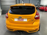 USED 2013 13 FORD FOCUS 2.0 ST-3 5d 247 BHP * LOW MILES * NICE SPEC * HEATED  FRONT SEATS * LEATHER TRIM * PRIVACY GLASS * CLIMATE CONTROL * PARKING SENSORS * 18 INCH ALLOY WHEELS *