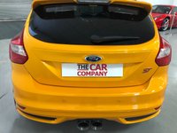 USED 2013 13 FORD FOCUS 2.0 ST-3 5d 247 BHP * LOW MILES * NICE SPEC * HEATED  FRONT SEATS * LEATHER TRIM * PRIVACY GLASS * CLIMATE CONTROL * PARKING SENSORS * 18 INCH ALLOY WHEELS *