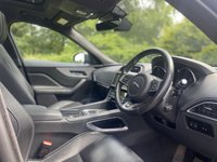 USED 2018 68 JAGUAR F-PACE 2.0 R-SPORT AWD 5d 177 BHP Glass Panoramic Black Pack