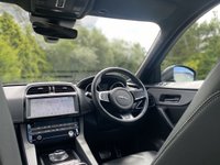 USED 2018 68 JAGUAR F-PACE 2.0 R-SPORT AWD 5d 177 BHP Glass Panoramic Black Pack