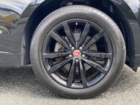 USED 2018 68 JAGUAR F-PACE 2.0 R-SPORT AWD 5d 177 BHP Glass Panoramic Black Pack