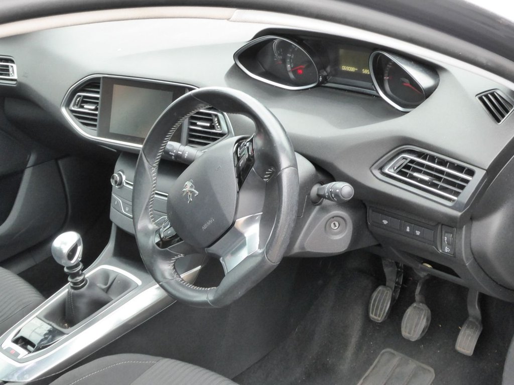 14 Peugeot 308 E Hdi Active 5 695