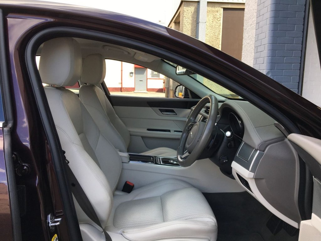 USED 2017 66 JAGUAR XF 2.0 PRESTIGE 4d 161 BHP 