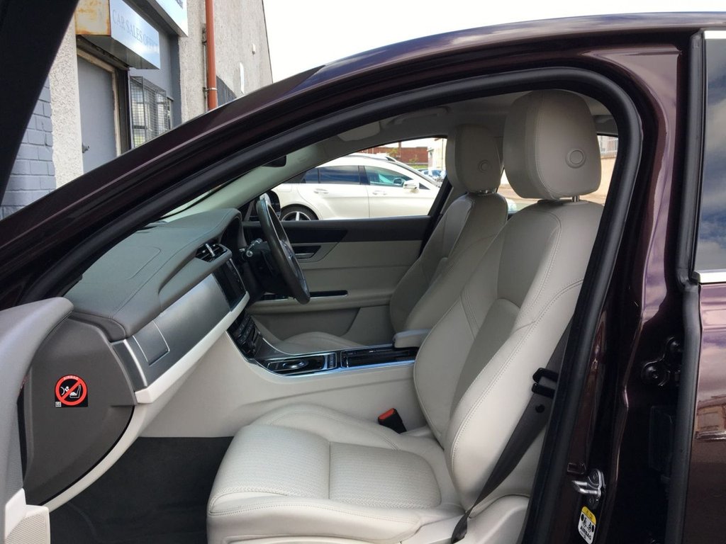 USED 2017 66 JAGUAR XF 2.0 PRESTIGE 4d 161 BHP 