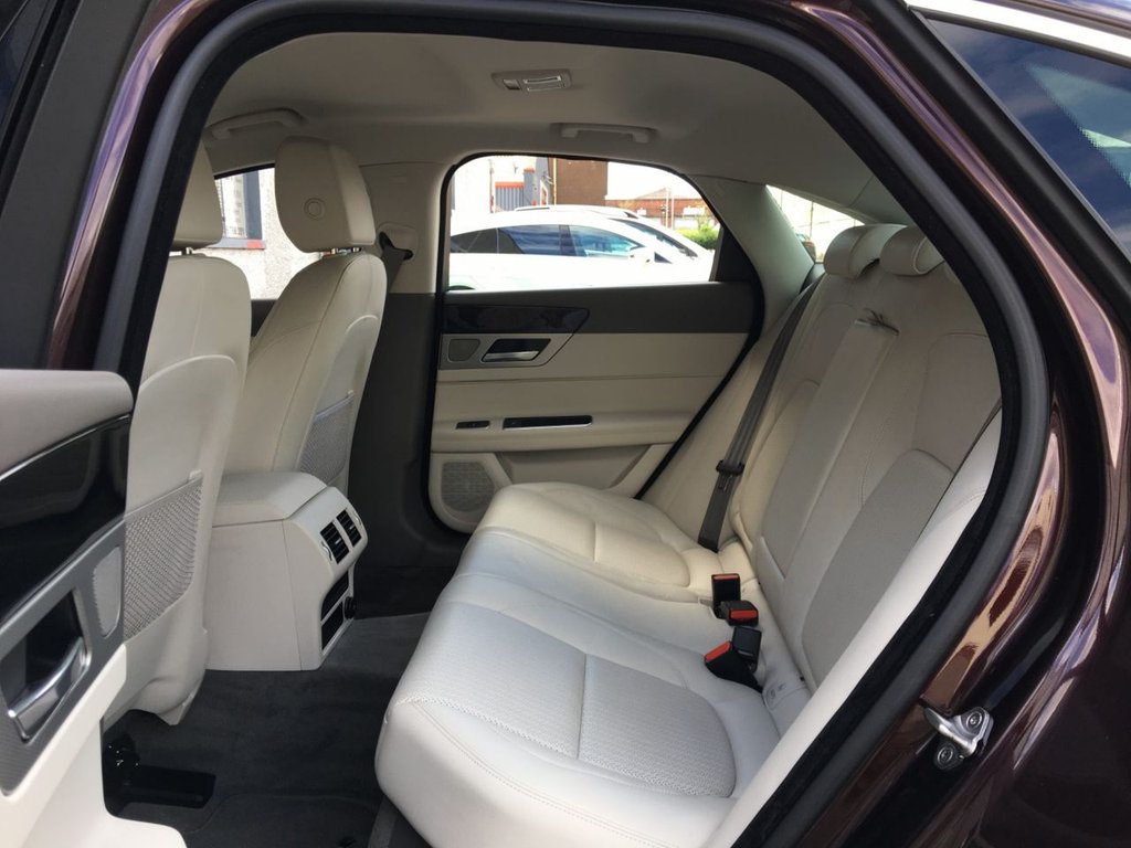USED 2017 66 JAGUAR XF 2.0 PRESTIGE 4d 161 BHP 