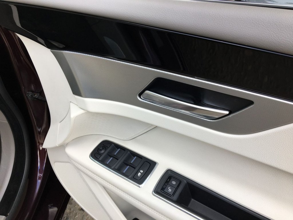 USED 2017 66 JAGUAR XF 2.0 PRESTIGE 4d 161 BHP 