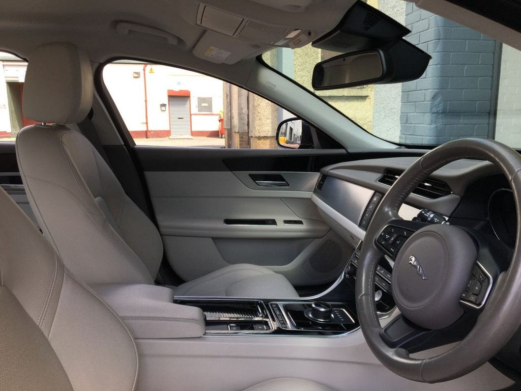 USED 2017 66 JAGUAR XF 2.0 PRESTIGE 4d 161 BHP 