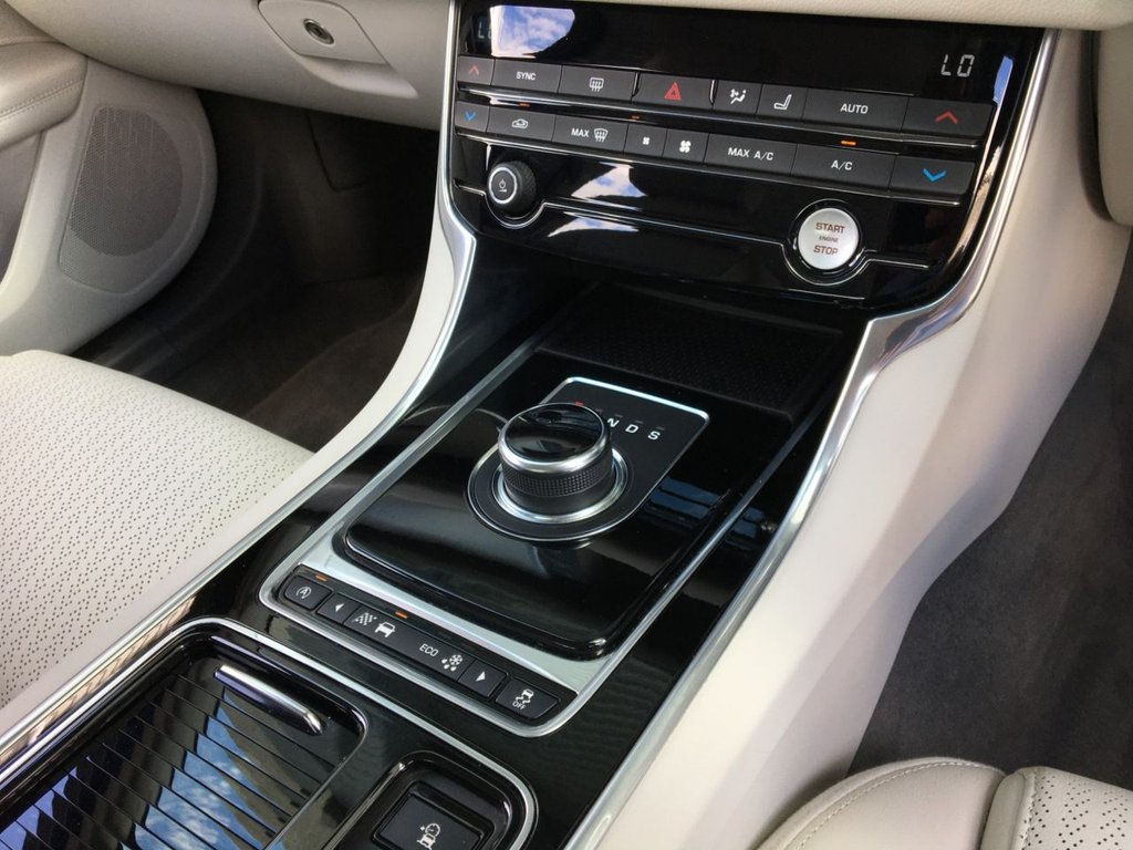 USED 2017 66 JAGUAR XF 2.0 PRESTIGE 4d 161 BHP 