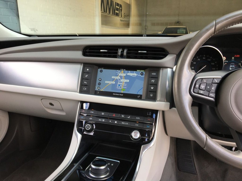 USED 2017 66 JAGUAR XF 2.0 PRESTIGE 4d 161 BHP 