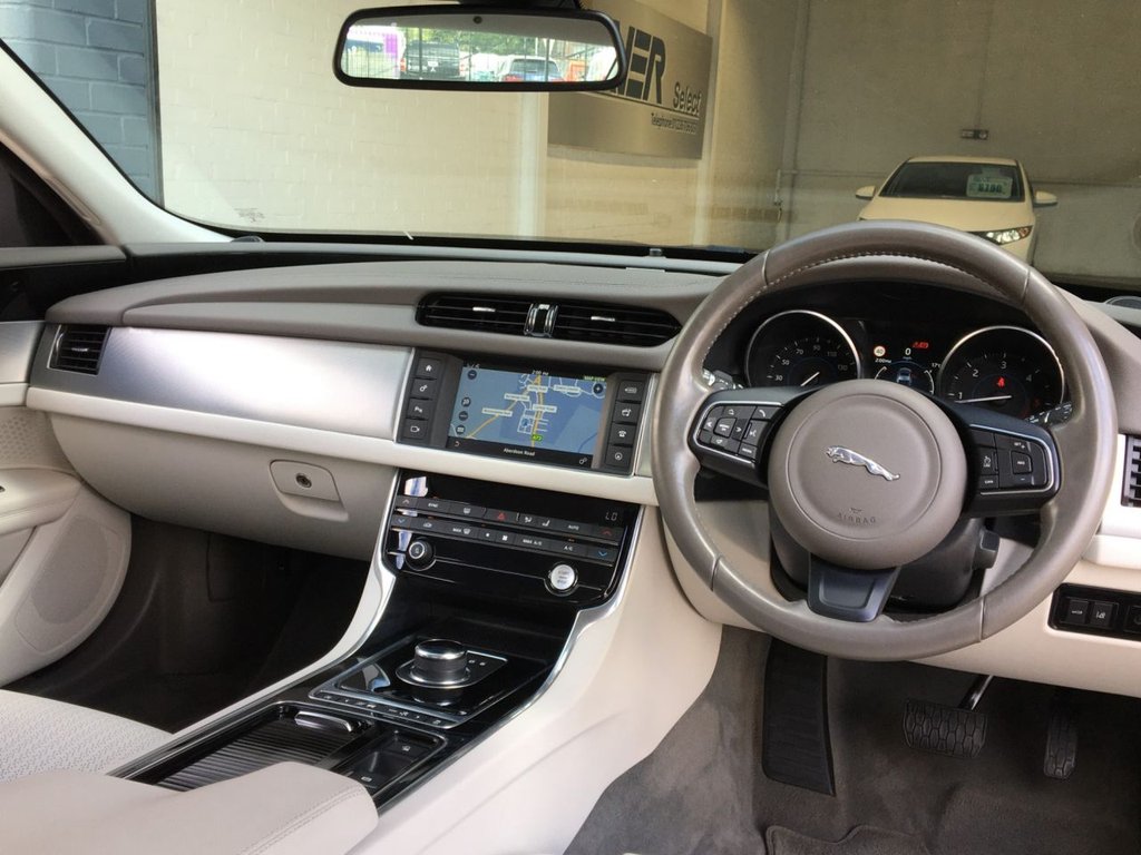 USED 2017 66 JAGUAR XF 2.0 PRESTIGE 4d 161 BHP 