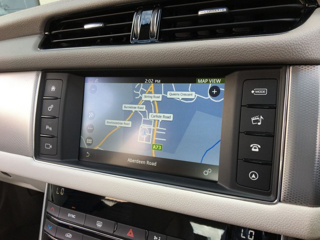 USED 2017 66 JAGUAR XF 2.0 PRESTIGE 4d 161 BHP 