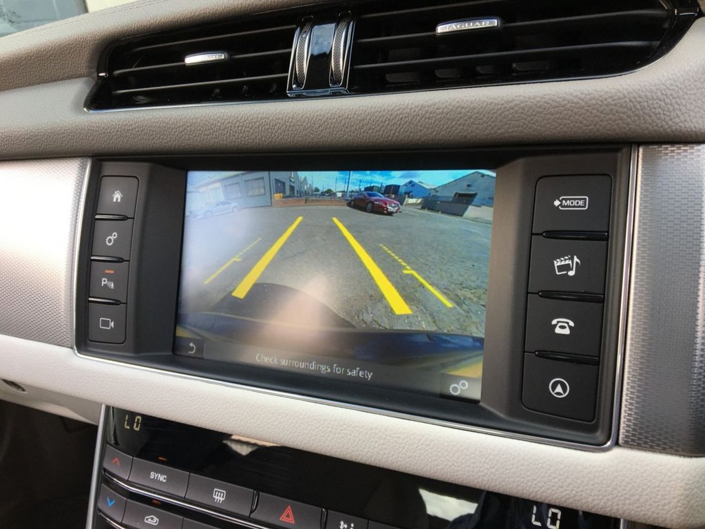 USED 2017 66 JAGUAR XF 2.0 PRESTIGE 4d 161 BHP 