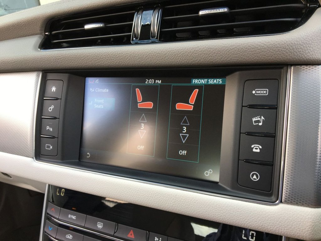 USED 2017 66 JAGUAR XF 2.0 PRESTIGE 4d 161 BHP 