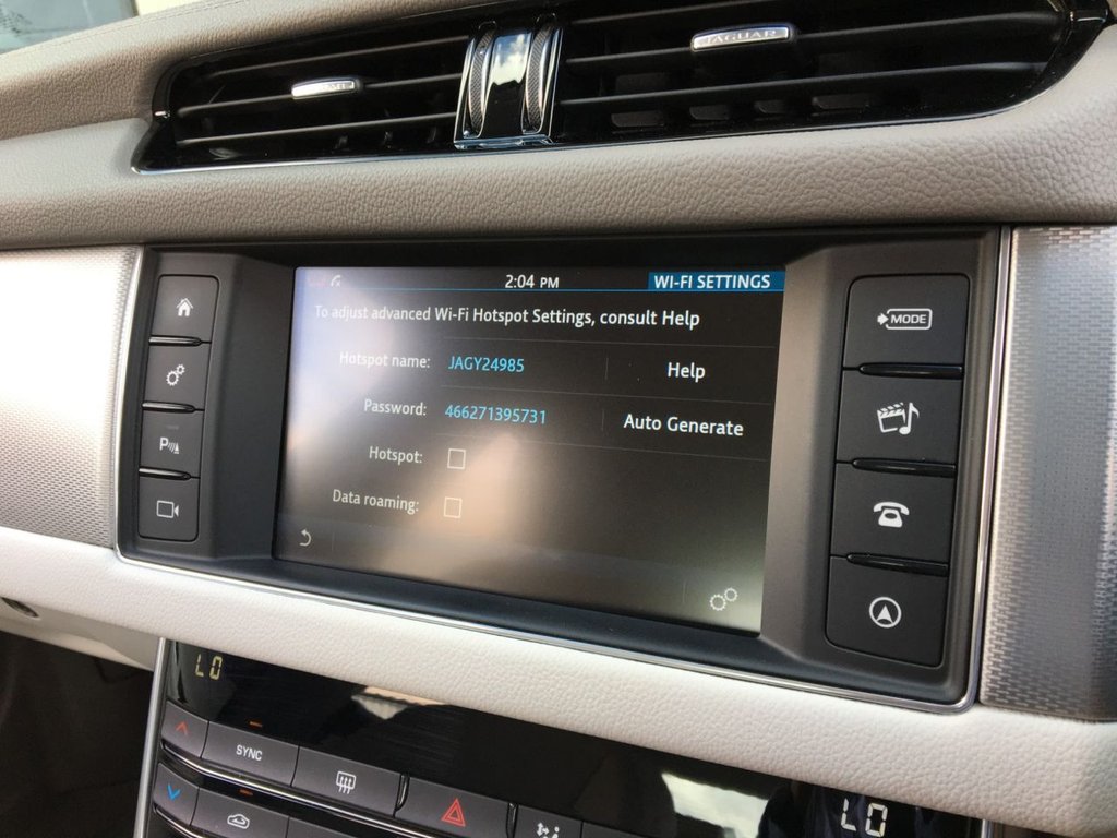 USED 2017 66 JAGUAR XF 2.0 PRESTIGE 4d 161 BHP 