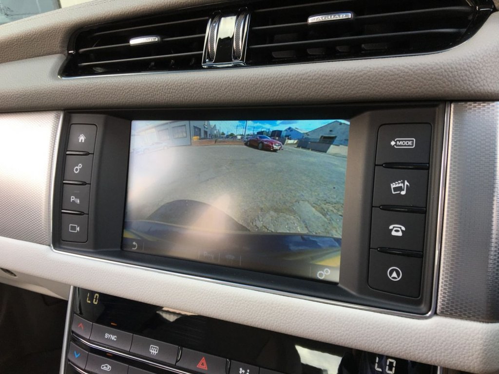 USED 2017 66 JAGUAR XF 2.0 PRESTIGE 4d 161 BHP 