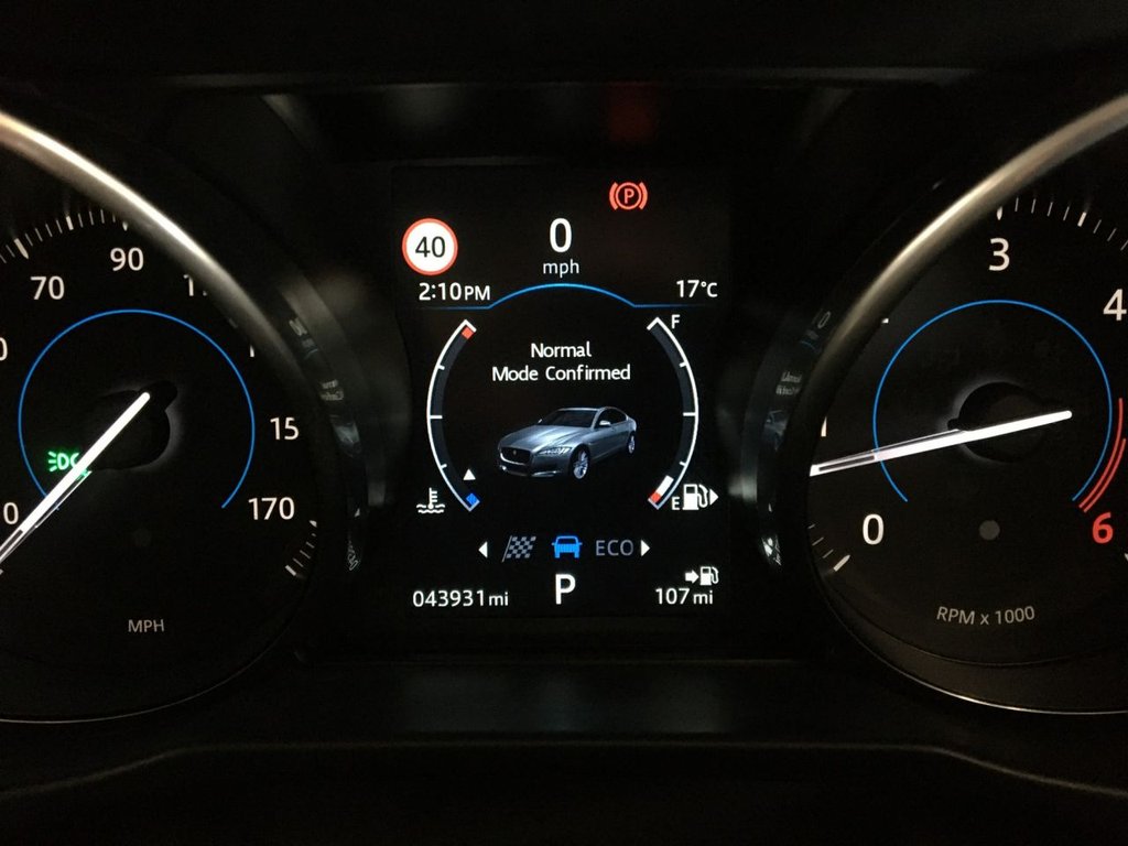 USED 2017 66 JAGUAR XF 2.0 PRESTIGE 4d 161 BHP 